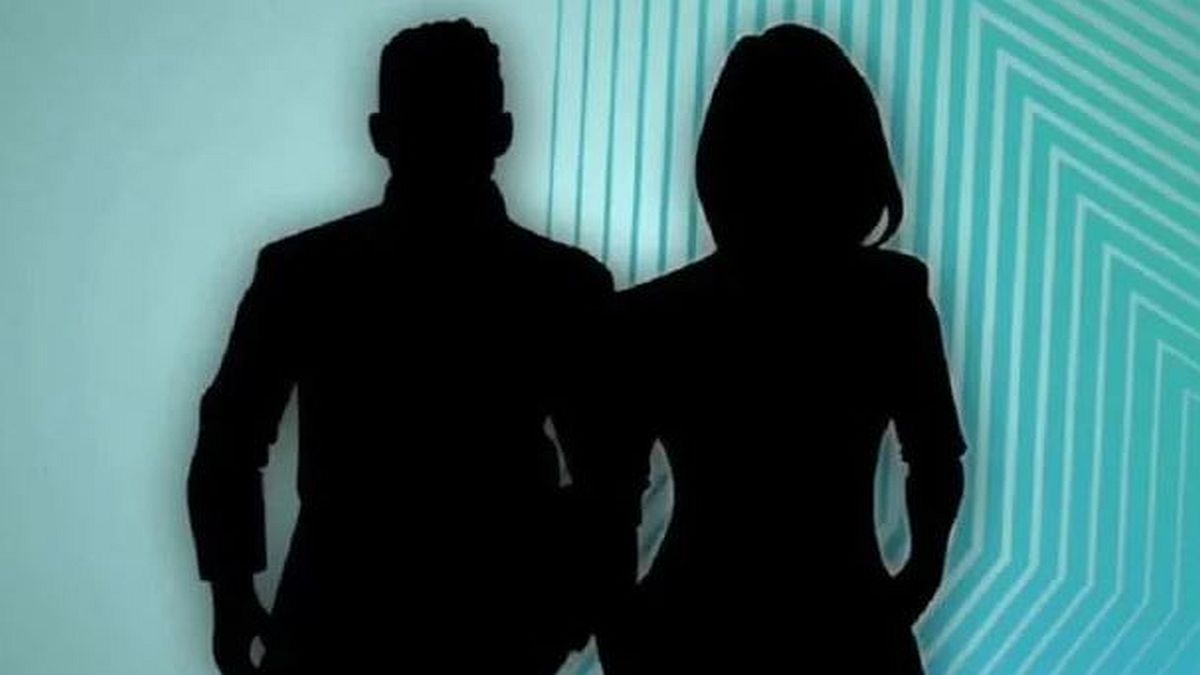 Σάλος με πασίγνωστη Ελληνίδα τραγουδίστρια: Χώρισε λόγω… οργίων σε καμαρίνι – Ήταν ζευγάρι με συνάδελφό της