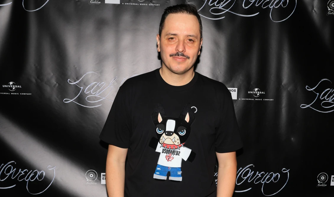 “Η τηλεόραση έχει όρους” – Τι είπε ο Αλέξανδρος Τσουβέλας για την επιτυχία της σειράς “Τότε και Τώρα” και το λάθος τρέιλερ του Survivor (Βίντεο)