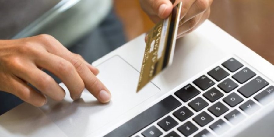 Κατάστημα με επώνυμες τσάντες στην Κύπρο καταγγέλλει απάτη – Ο ιδιοκτήτης δίνει 25 χιλ. ευρώ σε οποιονδήποτε αποδείξει ότι πήρε ψεύτικο προϊόν από εκείνον