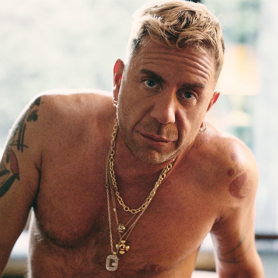 Γιώργος Μαζωνάκης: Αυτός είναι ο τραγουδιστής που κατηγορείται για σεξουαλική κακοποίηση – Η δήλωσή του