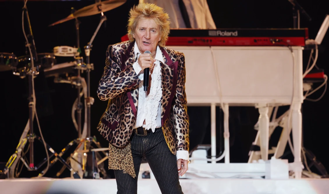 Ροντ Στιούαρτ σε θεατή της συναυλία του στην Αθήνα: “Φύγε από τη γ@μ@μ@νη μέση – Χαλάς το σόου για όλους” (Βίντεο)