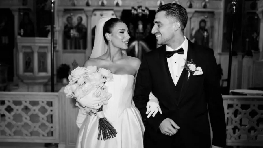 Ρουμελιώτη & Κατσούλης: Το επίσημο βίντεο του γάμου τους – Η άφιξη της νύφης και η συγκίνηση του γαμπρού