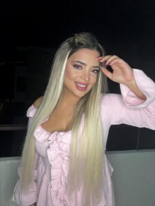 Από την Ελλάδα στο Story της Kylie Jenner: Το viral “Barbie Girl” Connie.officiallook που έγραψε ιστορία (Δείτε φωτογραφίες)