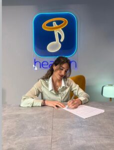 Παυλίνα Βουλγαράκη: Ένα Νέο Δημιουργικό Κεφάλαιο υπό το Φως της Heaven Music (Δείτε φωτό)