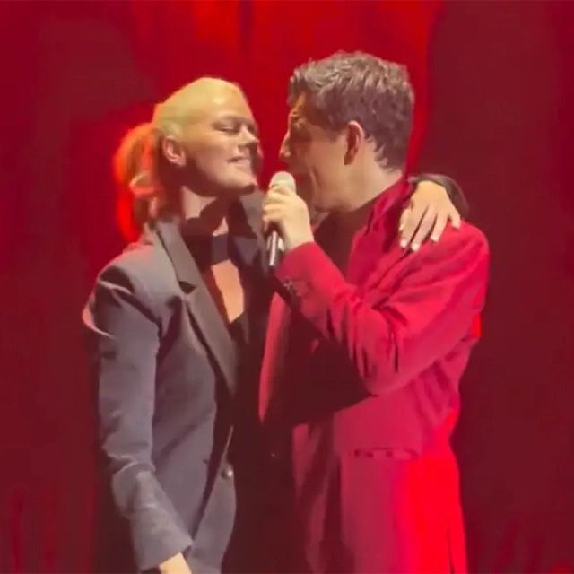 Ο Σάκης Ρουβάς ανέβασε στη σκηνή τη Ζέτα Μακρυπούλια: Το «αχ» που είπε σωστά και το τραγούδι που ερμήνευσαν, δείτε βίντεο