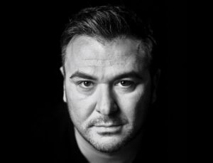 Αντώνης Ρέμος: Η τρυφερή στιγμή στο Λονδίνο που τον έκανε να λυγίσει μπροστά στην κόρη του, Ελένη. (Δείτε το βίντεο)