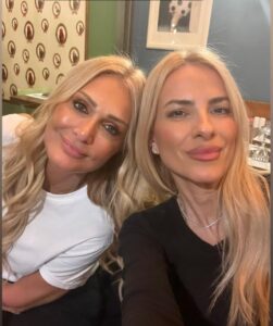 Έφη Παπαϊωάννου – Νατάσα Θεοδωρίδου: Διασκέδασαν στην Αθήνα (Βίντεο)