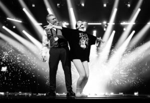 Δεν θα πιστεύετε ποιος γνωστός Κύπριος σκηνοθέτης βρέθηκε στη σκηνή του σουηδικού τελικού!