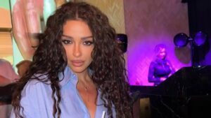 Πλάκα κάνεις: Η Ελένη Φουρέιρα συνάντησε σωσία της – Μοιάζουν σαν δύο σταγόνες νερό