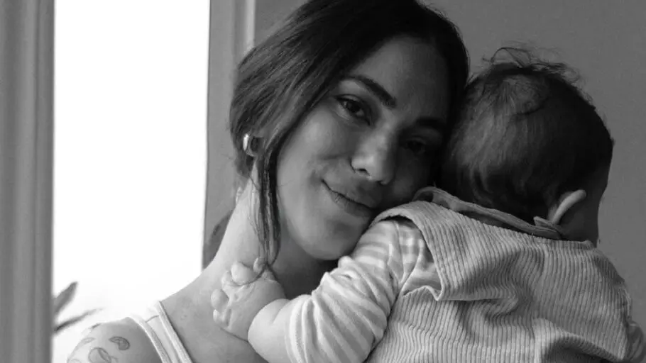 Ευρυδίκη Βαλαβάνη: Τα ασπρόμαυρα καρέ με τον 6 μηνών γιο της και οι τρυφερές στιγμές (Φωτογραφίες)