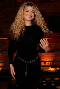 Antigoni: Δείτε την σε ηλικία 9 ετών να τραγουδάει με την Άννα Βίσση [βίντεο]