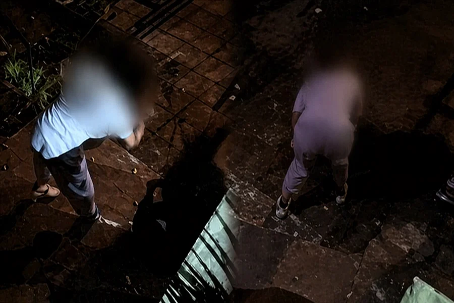 ΒΙΝΤΕΟ: 14χρονη χτυπάει ανελέητα συνομήλική της – Άλλοι παρακολουθούν αμέτοχοι