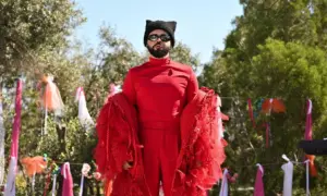 Ο Akylas εισβάλλει σε τηλεοπτική σειρά – Ποιοι παντρεύονται και αναλαμβάνει το γλέντι;