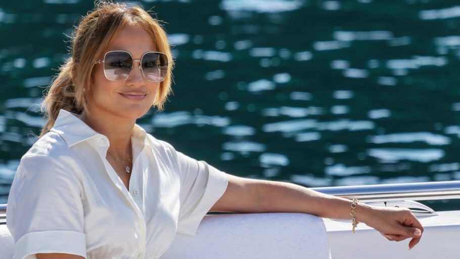 Είναι αυτή η πιο «καυτή» εμφάνιση της Τζένιφερ Λόπεζ; Το φόρεμα που δεν άφησε τίποτα στη φαντασία