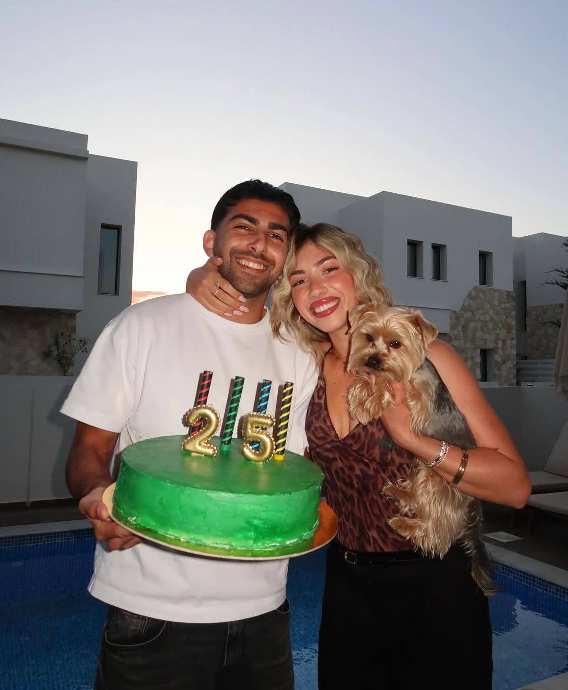 Ανδρόνικος Κακουλλής: Full in love στο party των 25ων γενεθλίων του – Η δημόσια εξομολόγηση της συντρόφου του (Δείτε φωτογραφίες)