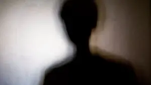 Ζευγάρι καταγγέλλει παραφυσικά φαινόμενα στο σπίτι του: «Βλέπουμε σκιές και ακούμε βήματα»