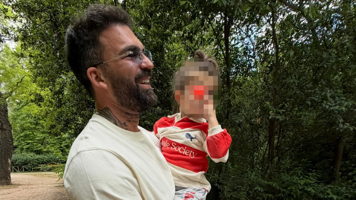 Ο Δημήτρης Αλεξάνδρου φωτογραφίζεται με τον γιο του: Στο τέλος της ημέρας, αυτός είναι όλος μου ο κόσμος, γράφει