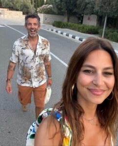 Κωνσταντίνα Ευριπίδου – Φίλιππος Μιχόπουλος: Full in love στην Πάφο με μια μεγάλη, αγαπημένη οικογένεια (Δείτε φωτογραφίες)