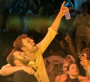 ΑΠΟΚΛΕΙΣΤΙΚΟ ΒΙΝΤΕΟ: Ο Σάσα Βεζένκοφ στον Πρωταρά – Η αποθέωση από τον Νίκο Μακρόπουλο!
