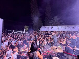«ΣΕΙΣΜΟΣ» ΣΤΗ ΛΕΜΕΣΟ: Ο ΓΙΩΡΓΟΣ ΣΑΜΠΑΝΗΣ «ΓΚΡΕΜΙΣΕ» ΤΟ “THEAMA” ΣΕ ΕΝΑ ΑΔΙΑΧΩΡΗΤΟ SOLD-OUT LIVE! (Φωτό & βίντεο)