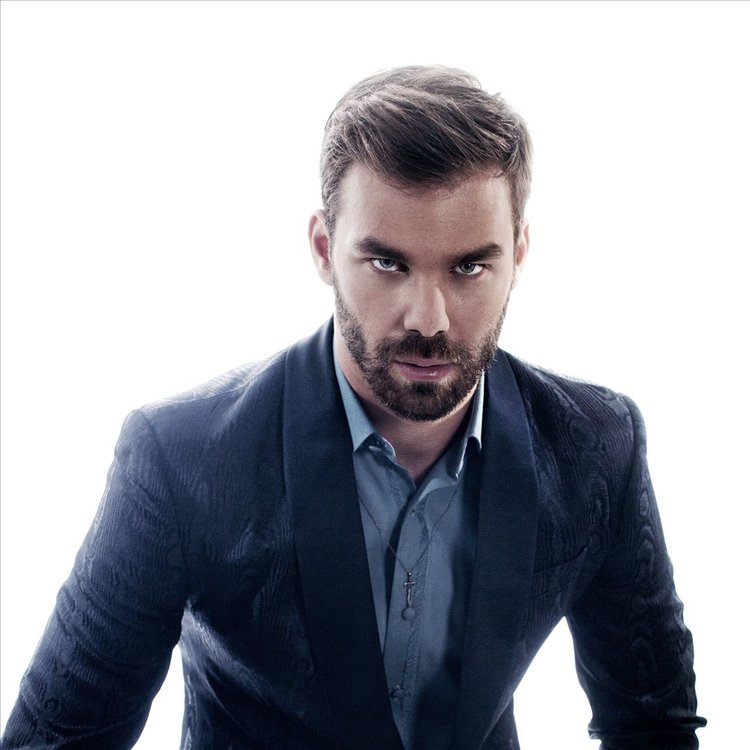 Γιώργος Σαμπάνης: Ο άνθρωπος που έγραψε το soundtrack μιας ολόκληρης γενιάς – Cosmopoliti.com – Χριστίνα Πολίτη