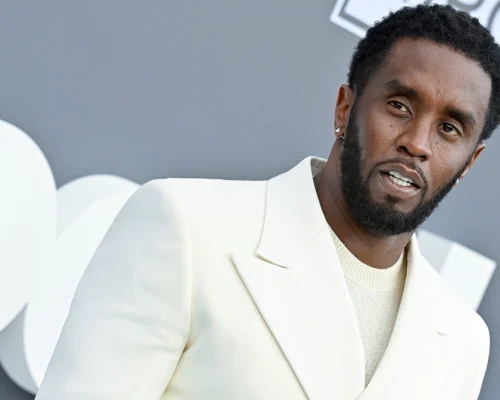 Diddy: Xόρευαν γυμνοί και τους έλουζαν με σαμπάνια στα ”λευκά πάρτι” – Eικόνες με ΝτιΚάπριο, Μαράι Κάρεϊ, Πάρις Χίλτον, Κιμ Καρντάσιαν