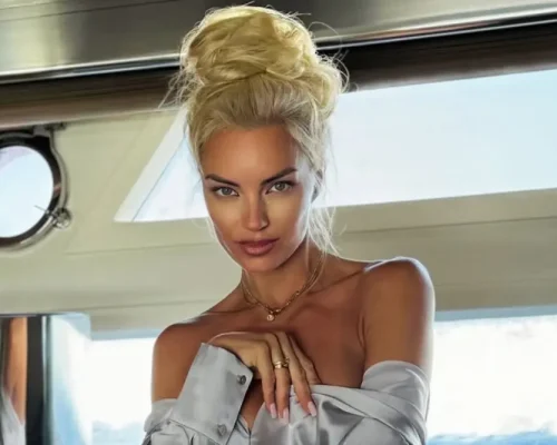 Τζούλια Νόβα: “Για ένα χρονικό διάστημα, όταν γέννησα, τα πράγματα ήταν ζόρικα στη σχέση μου με τον άντρα μου”