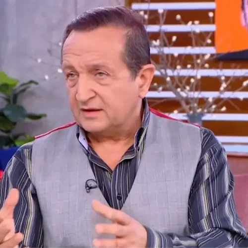 Σπύρος Μπιμπίλας: “Είμαι γκέι, αλλά ανενεργός, να τα λέμε και αυτά”