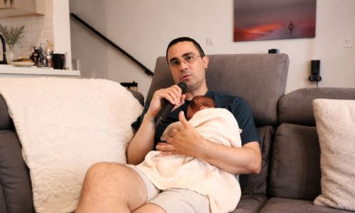 «Το κρατήσαμε μυστικό»: Ο 2J αποκάλυψε πως έγινε πατέρας πριν από έναν μήνα (Βίντεο)