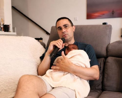 «Το κρατήσαμε μυστικό»: Ο 2J αποκάλυψε πως έγινε πατέρας πριν από έναν μήνα (Βίντεο)