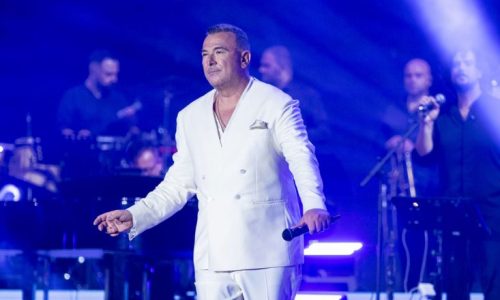 Αντώνης Ρέμος: Η μητέρα του, Ελένη, τον καμάρωσε στη συναυλία