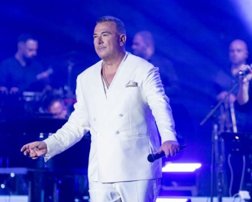 Αντώνης Ρέμος: Η μητέρα του, Ελένη, τον καμάρωσε στη συναυλία