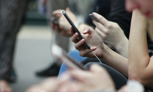 Πρωταθλήτρια η Κύπρος στο «ψηφιακό ναρκωτικό» – Σχεδόν κάθε νέος στο νησί είναι δέσμιος των αλγορίθμων