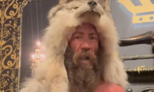 Ο fitness influencer Liver King συνελήφθη στο Τέξας αφού προκάλεσε τον podcaster Joe Rogan σε viral βίντεο