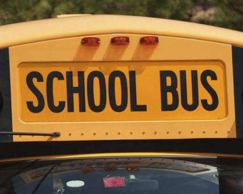 Παιδί έσωσε τη μαμά του δίνοντας κρυφά σημείωμα στον οδηγό σχολικού που έγραφε «καλέστε το 911»