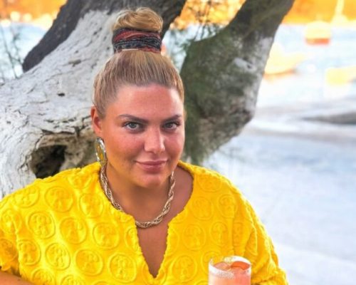 Δανάη Μπάρκα: Ποζάρει με μαγιό στην Κύπρο (Φωτογραφίες)