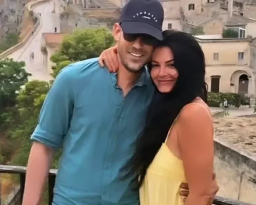 Μαρία Κορινθίου & Γιώργος Καραθανάσης: Λάμπουν από έρωτα στη θεατρική τους έξοδο