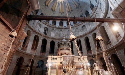 Σε βίντεο αποτύπωσε τους ήχους από τα Πάθη του Χριστού μέσα στον Πανάγιο Τάφο