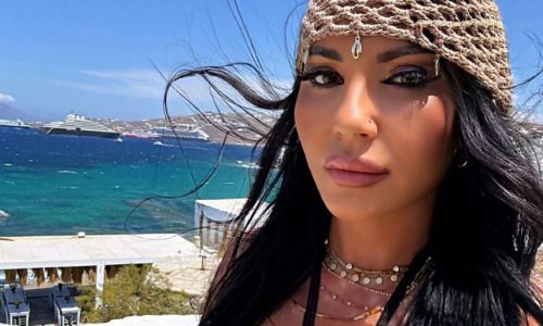 Πόπη Μαλλιωτάκη: Ποζάρει με μπικίνι και βάζει κάτω 25αρες με το κορμί της