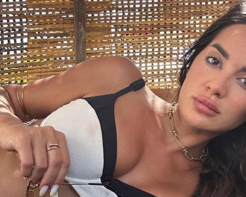 Ρία Ελληνίδου: Καθηλώνουν οι εικόνες της με μπικίνι