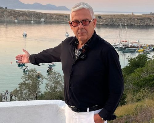 Τάσος Δούσης για 45χρονη οδηγό Porsche: «Συγχαρητήρια κοριτσάρα μου, έδειξες πως η Ελλάδα είναι ένα μεγάλο μπ@ρδέλο»