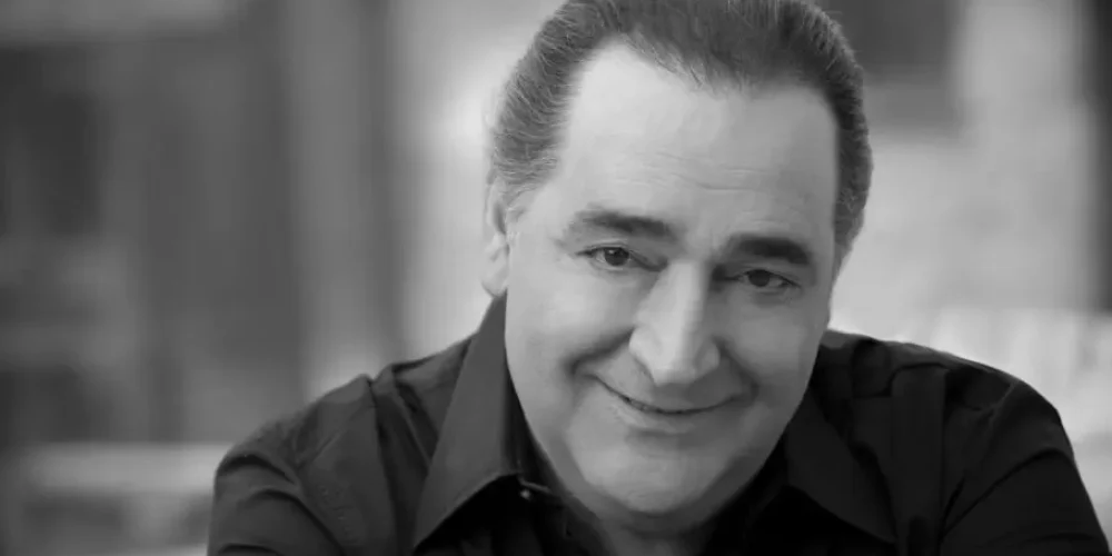 Βασίλης Καρράς: Θα κυκλοφορήσουν 12 τραγούδια του – «Είχε προνοήσει για το τι θα γίνει», λέει ο αδερφός του