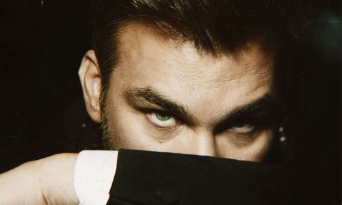 Ο Γιώργος Σαμπάνης παρουσιάζει το νέο τραγούδι του «Δε Μ’ Αγαπούσες»