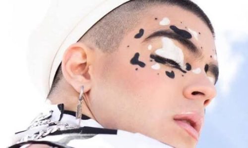 Jo Dennys: «Δε νιώθω αγόρι ή κορίτσι, αυτόπροσδιορίζομαι ως gender fluid άτομο» (Δείτε το βίντεο)