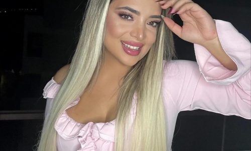 Από την Ελλάδα στο Story της Kylie Jenner: Το viral “Barbie Girl” Connie.officiallook που έγραψε ιστορία (Δείτε φωτογραφίες)