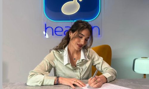 Παυλίνα Βουλγαράκη: Ένα Νέο Δημιουργικό Κεφάλαιο υπό το Φως της Heaven Music (Δείτε φωτό)