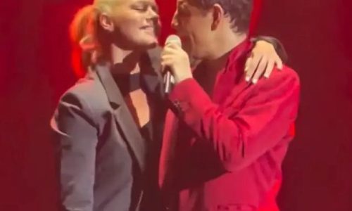 Ο Σάκης Ρουβάς ανέβασε στη σκηνή τη Ζέτα Μακρυπούλια: Το «αχ» που είπε σωστά και το τραγούδι που ερμήνευσαν, δείτε βίντεο