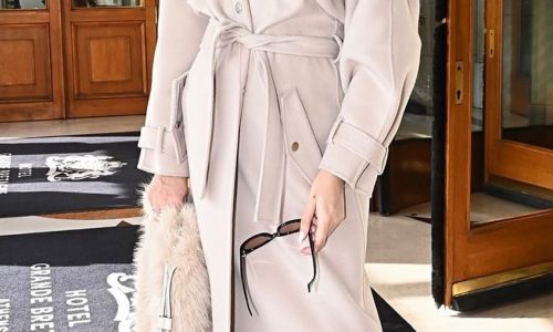 Κατερίνα Καινούργιου: Ποζάρει μέσα στο ροζ δωμάτιο της κόρης της (Δείτε φωτογραφίες)