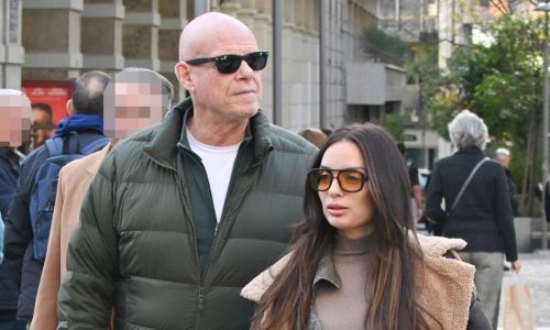 Ελπίδα Ιακωβίδου – Τζώνη Καλημέρης: Βόλτα στο κέντρο της Αθήνας και χαλαρές στιγμές [εικόνες]