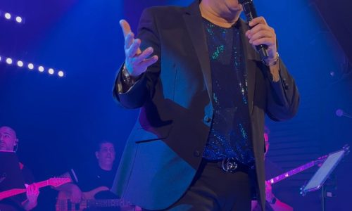 Ξανά μαζί στη σκηνή: Ο Γιώργος Σταματάρης και ο 14χρονος γιος του τραγουδούν το «Ανήκω σε μένα» (Δείτε το βίντεο)